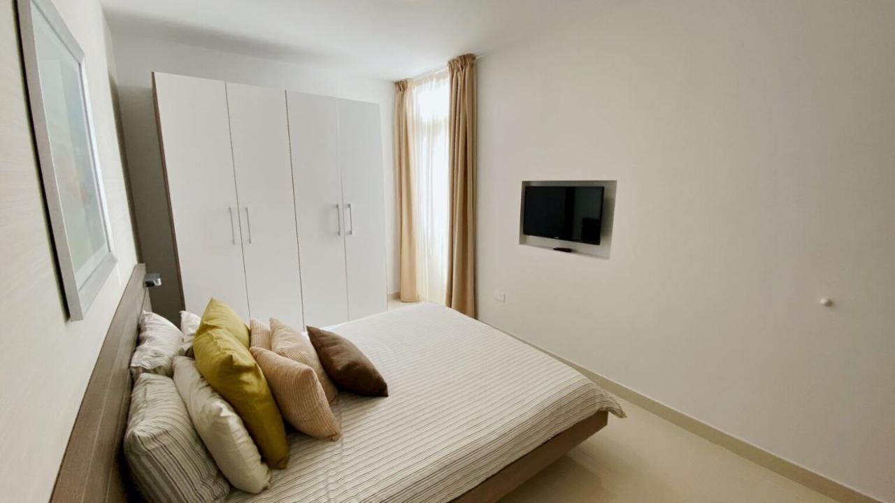 Point Sliema Sea Front Apartamento Exterior foto